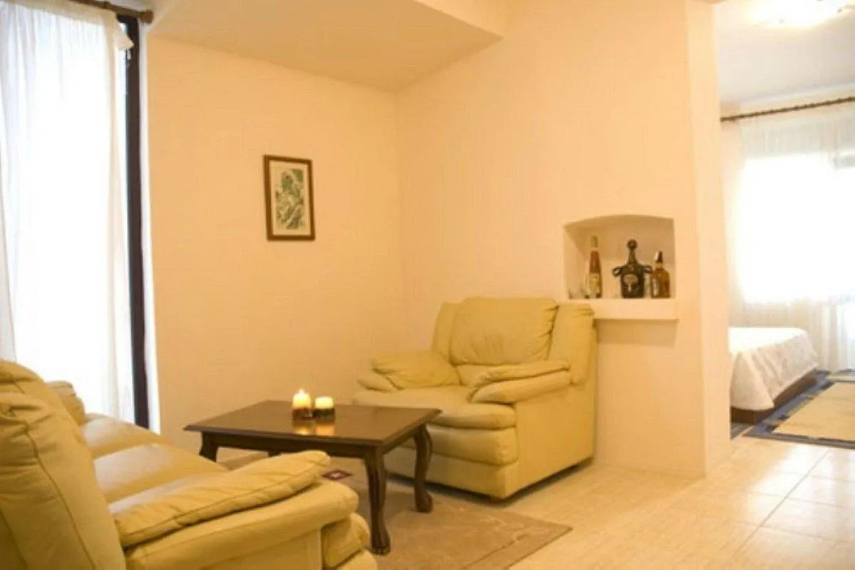 Akropoli Hotel Kryemëdhej 3*,