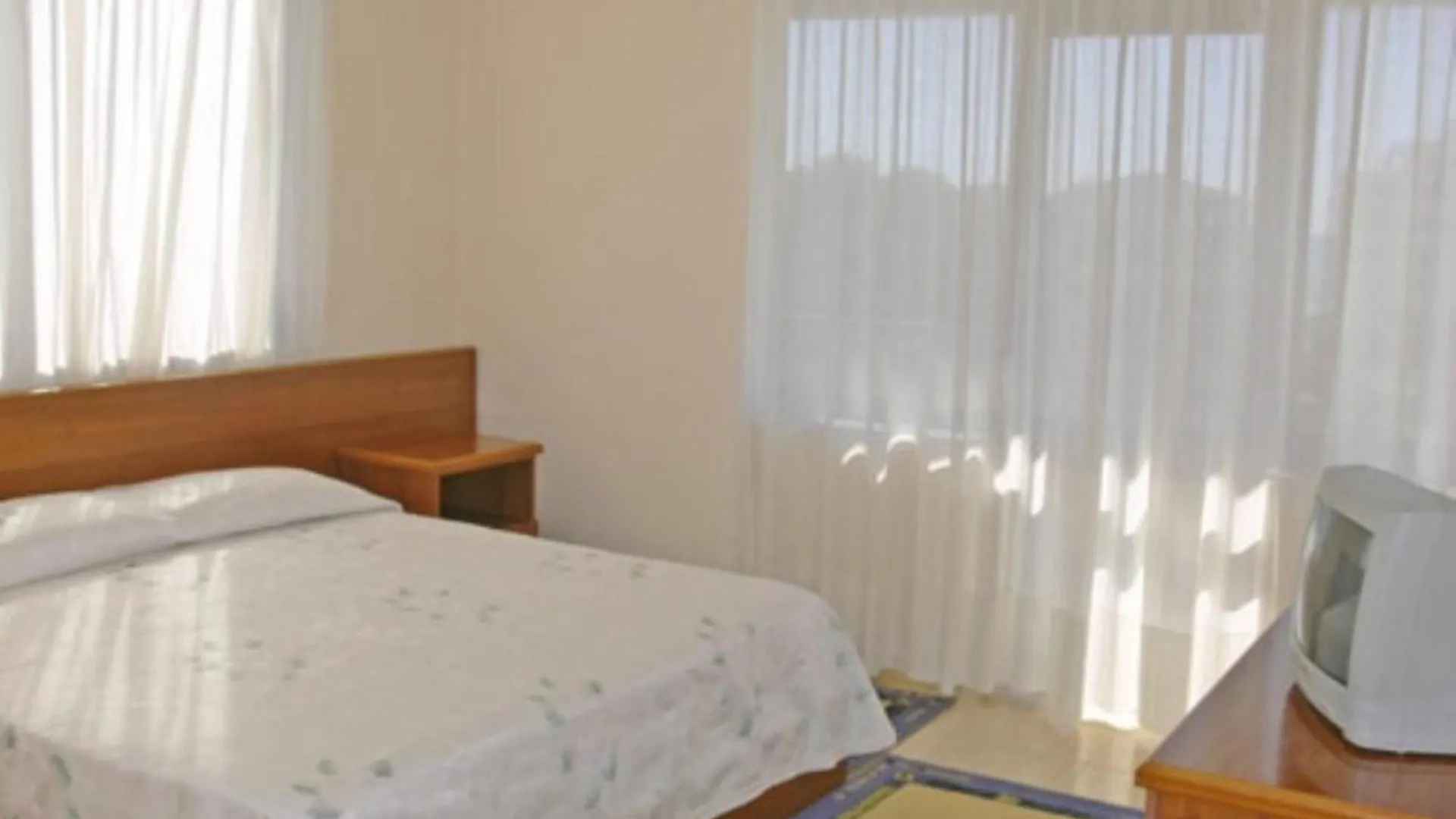 Akropoli Hotel Kryemëdhej