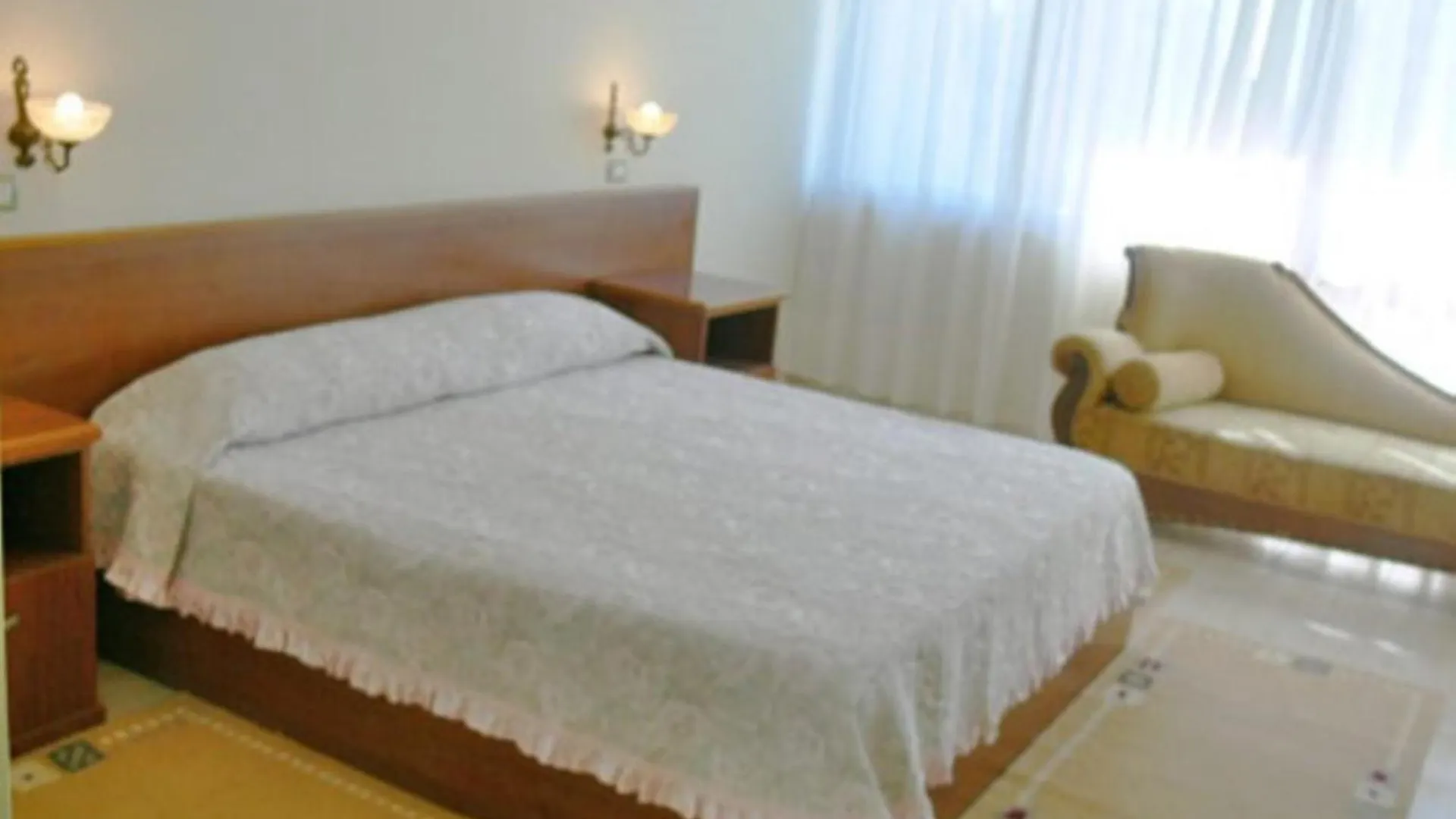 Akropoli Hotel Kryemëdhej