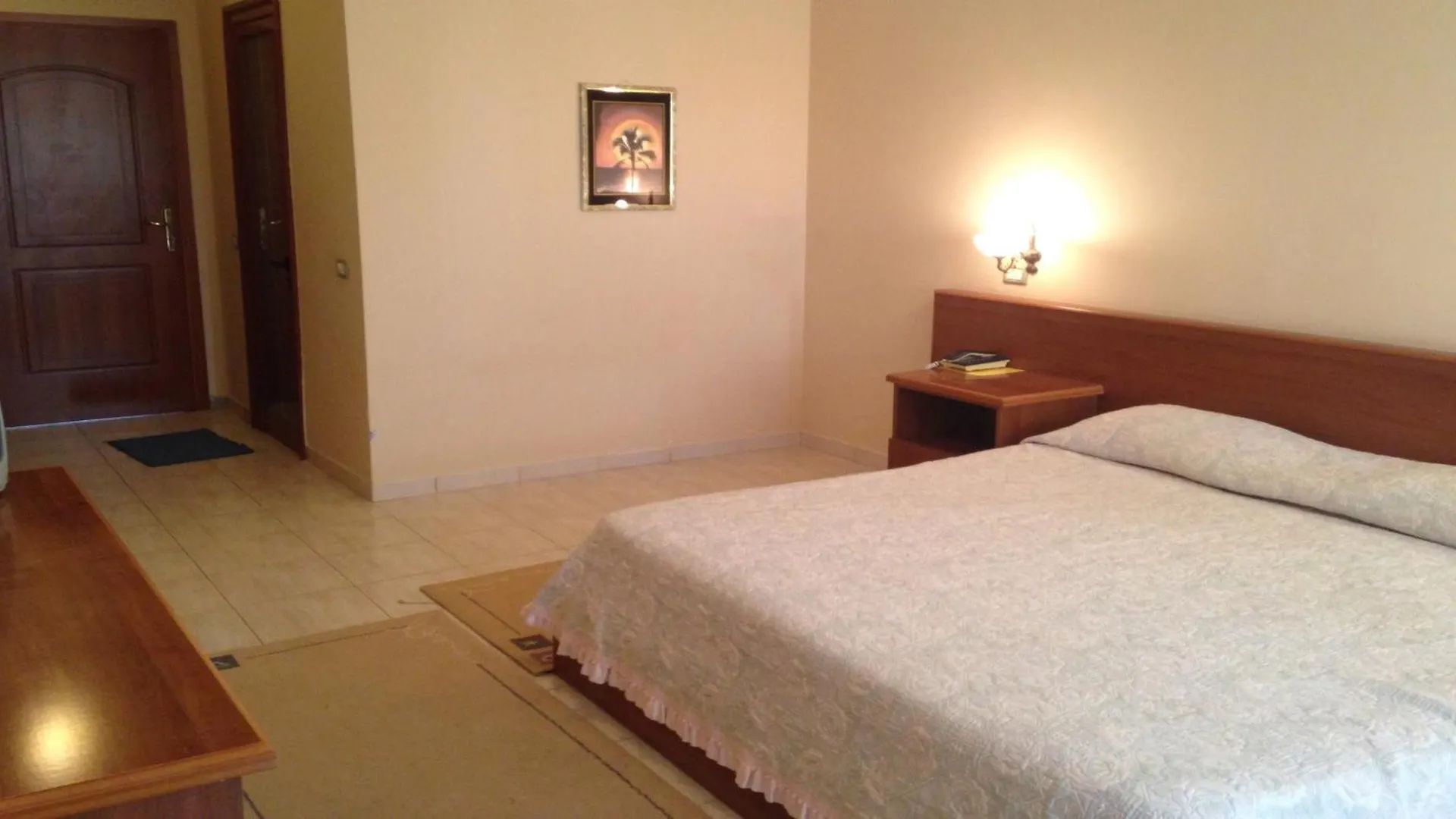 Akropoli Hotel Kryemëdhej