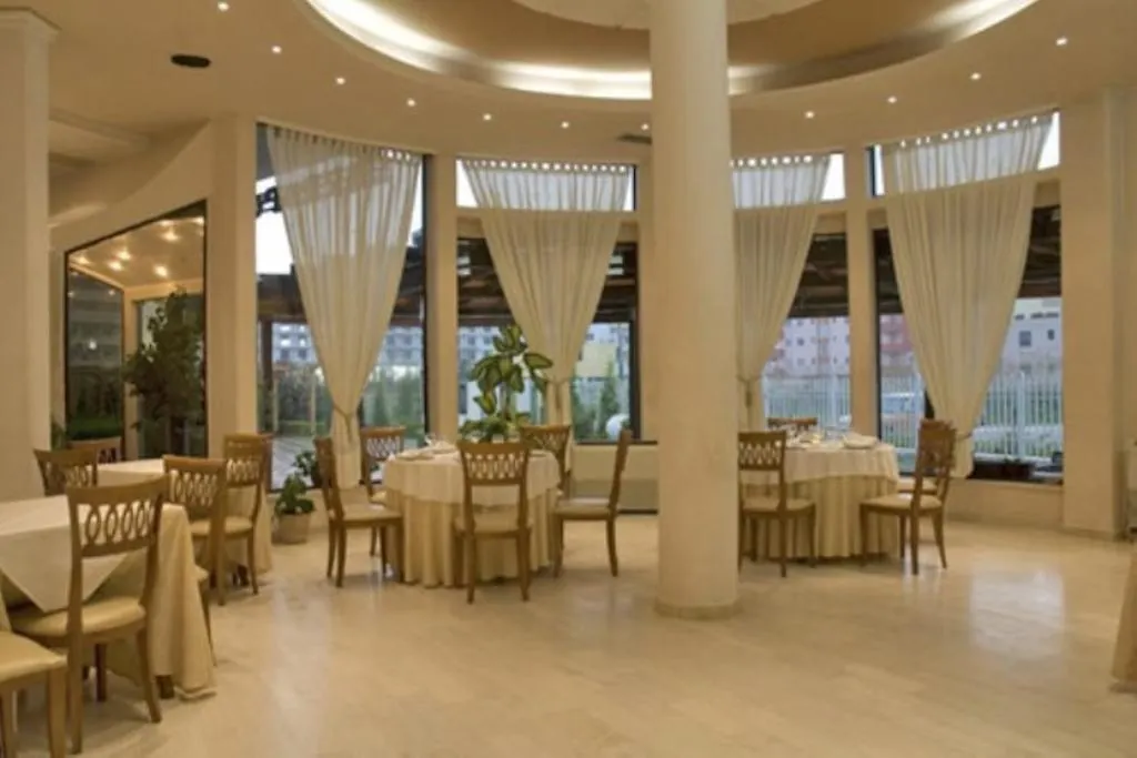 Akropoli Hotel Kryemëdhej 3*,