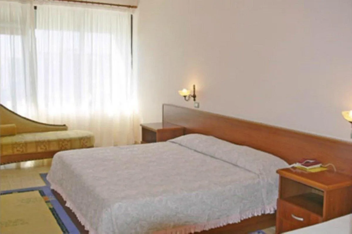 Akropoli Hotel Kryemëdhej