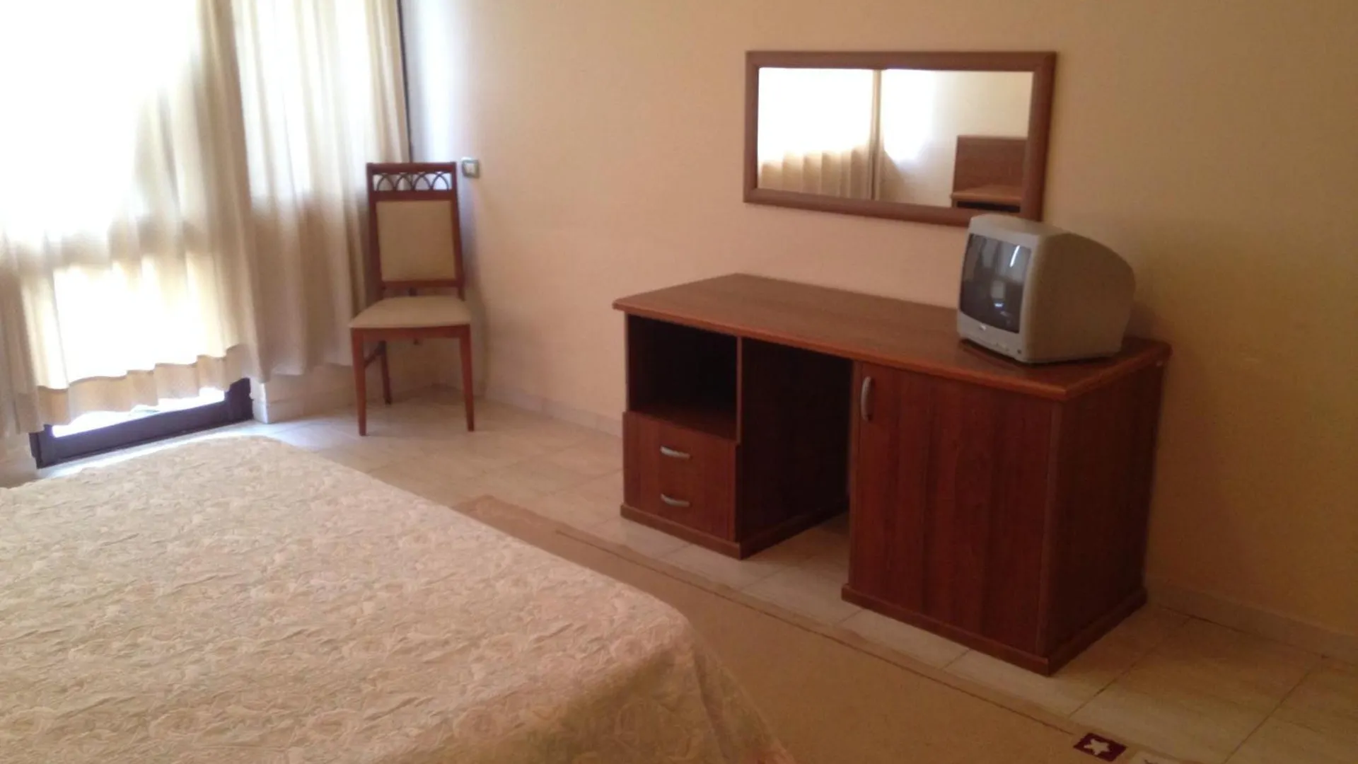 Akropoli Hotel Kryemëdhej