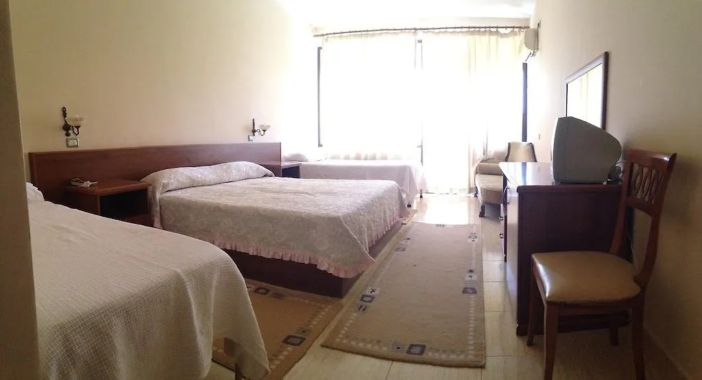 Akropoli Hotel Kryemëdhej 3*,
