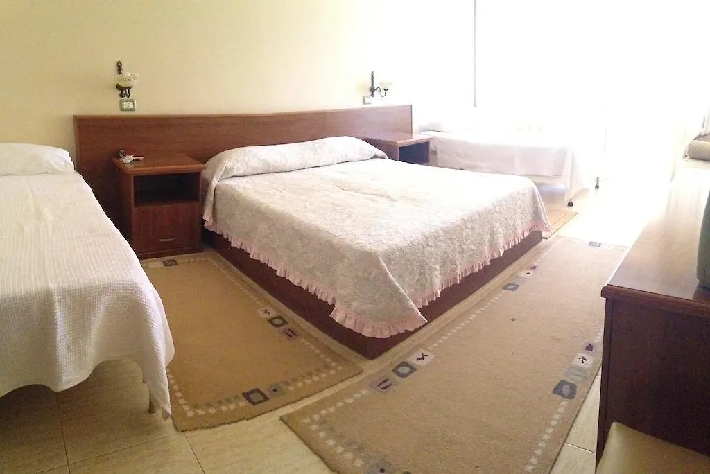 Akropoli Hotel Kryemëdhej 3*,