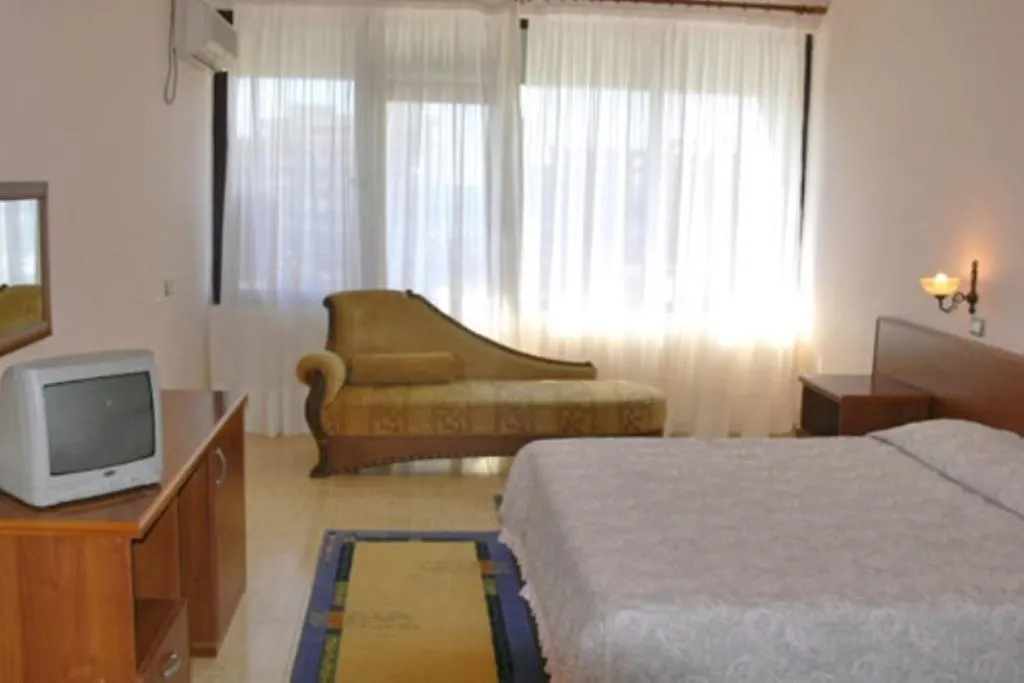 Akropoli Hotel Kryemëdhej